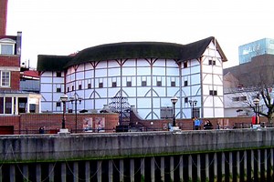 Here Are 5 Interesting Facts About William Shakespeare's Globe Theatre in London