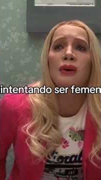 yo intentando ser más femenina