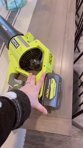 Effortless Cleaning with a Leaf Blower: The Ultimate Life Hack!
