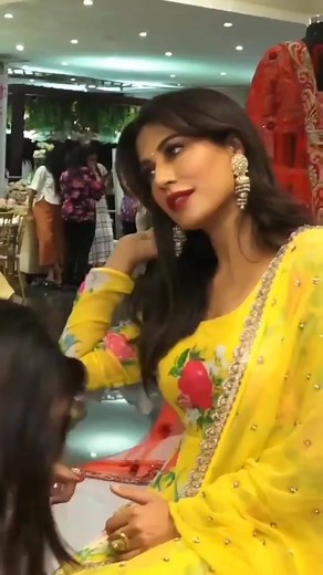 She's so pretty ❤ We love this woman 😍 . . . . . . . . . . . #chitrangda #chitrangdasingh #chitrangadasingh #stunning #beautiful #beauty #gorgeous #actor #actress #movie #film #photoshoot #udaipur #mumbai #delhi #gujarat #madhyapradesh #red #dress #sari #saree | Chitrangada Singh