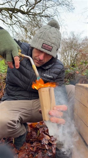 how to light a bee smoker with a moss plug