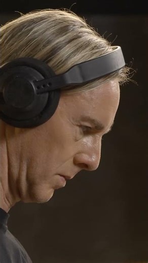 Ever wondered what @richiehawtin is up to in the booth? Ask him yourself!| Native Instruments