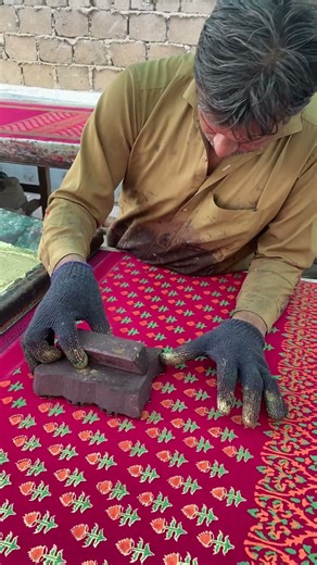 Creating beautiful block prints using simple handmade wooden printing blocks #BlockPrint #Fabric