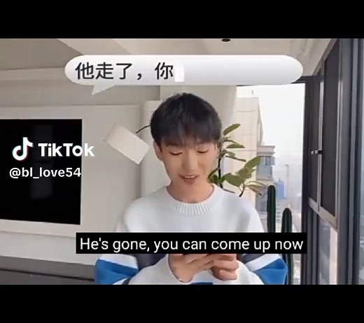 How it all started 🤭😹😹#PRANK you see the way Jie reversed the car and ran back 😅 very mindful very demure 🤌🤭😂😂#renjiebinbin #bl #fyp #gaytiktok #fypviralシ #fypp