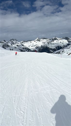 Si’am plecat: Doctori pe TikTok și aventuri pe schi