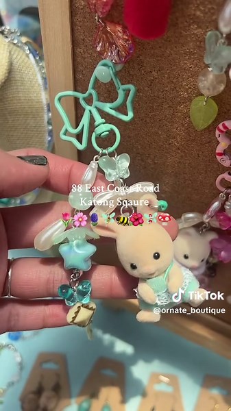 Custom Keychains: Matching Your Booth Theme