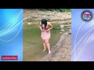 ngintip cewek semok mandi di sungai pake baju tipis semi transparan