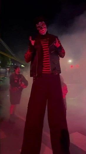 Stilt Walker Fright Performer 🎃 #shorts #themepark