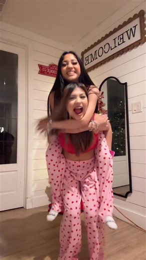 One of tha bad kids 💕💕 on Instagram: "ITS CHRISTMAS TIMEE!!!! @ixz3ii 🩷🩷 #badkidalisson #fypシ #viralvideos #blowthisuoforme #fyp"