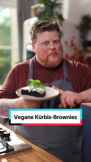 Kreativer Veggie-Brownie mit Kürbis für Halloween
