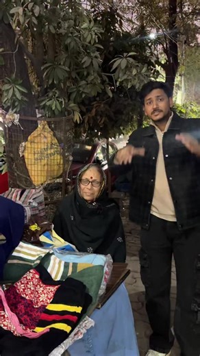 Zeeshan_Ali_Zame | Food | Travel Vlogs | Dare & Pranks on Instagram: "Supporting Women Entrepreneur Part-3 🙌 Nandini Aunty Stall ❤️ 📍Linton Street , Cit Road Kolkata-700014 Landmark : Apollo Pharmacy Join My Adventurous Journey 🙌 . . . . Day - 53 of Earning 100K Subscribers✨ Day 53/365 • Drop any dare for me I’ll do it 🙌 . . . . Follow For Everyday Vlogs & @zee_tee_vee . . . . . . #everydayvlog #365days #zeeteevee Vlog daily vlogs 100k challenge food blogging street food kolkata food bloggin