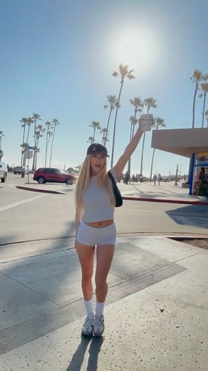 Coco Quinn on Instagram: "Afternoon after meetings 👙☀️🏖️🐚 #beach #sunset #food"