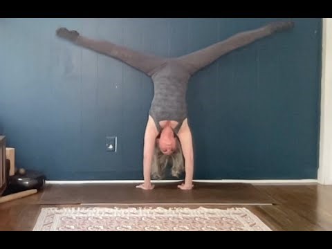 Straddle handstand 2