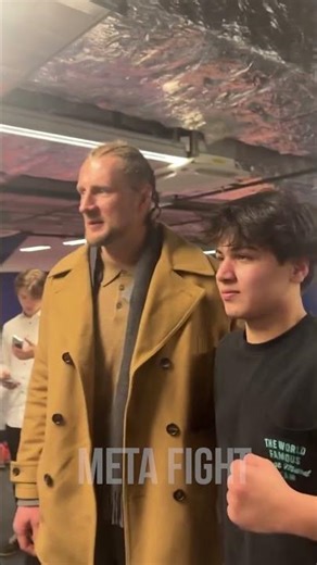 A UFC star who didn’t turn down young fans: Volkov took photos with children