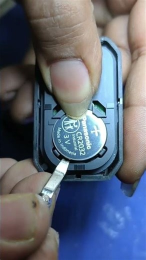 How to change car key battery (Maruti Swift 2018)