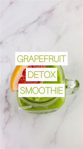 Feel your best with this healthy, nutrient-rich, bikini-ready green smoothie! 🍍🥑🍊 #smoothie #detox #greensmoothie #healthyfood #healthybreakfast