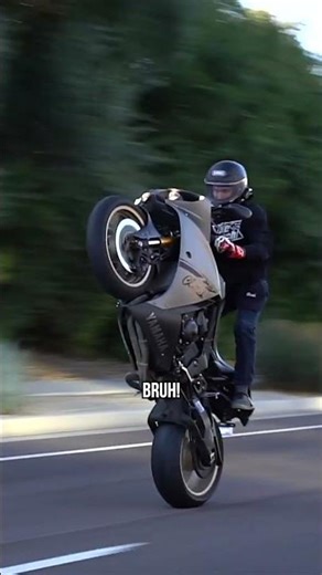 Wheelie on a yamaha r1 💪