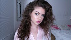 Just me casually doing my makeup, don't mind me