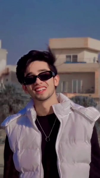 Sachi 🙊🤭 new vlog kiss kiss na dekha vlog link in my bio #foryou #foryoupage #foryoupageofficiall #mrmuntaha #trending #helotiktok #100klikes