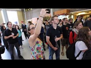 Opera classics delivered in "flash mob" style