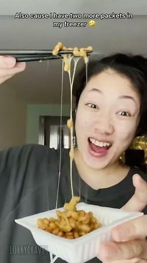 Trying Stringy Fermented Soybean Nattō!