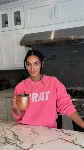 Zena Babbs on Instagram: "Quick and easy Moscow Mule recipe. All you need is vodka, ginger beer, fresh lime and ice! Enjoy!"