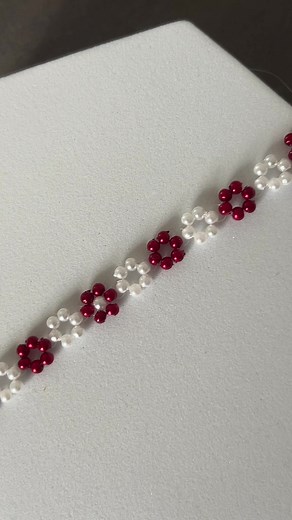 Step-by-Step Daisy Bracelet Tutorial: Handmade Beaded Bracelet Making