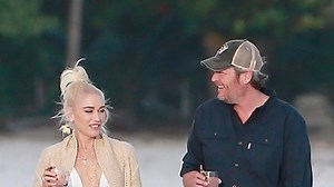 Pic! Gwen Stefani & Blake Shelton’s Sexy Beach Escape