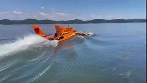 Dave Villwock takes the U-40 Miss Beacon Plumbing out on the water first. | Hydro News