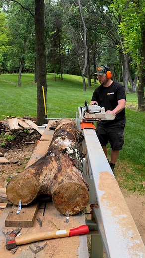 This summer milling season has been fantastic for spalted maple slabs, perfect for countless woodworking projects. I might just keep these beauties for myself! 😁I milled this spalted maple log using my Stihl MS 661 and the Logosol F2 ! 🇺🇸 For those in the US, check out Fox Forestry LLC’s website for the Logosol F2 and use my code "foxridgeslabs" to save $150 on your purchase. Ripping chains are essential for chainsaw milling! 🌟 Granberg International offers the best ripping chains, ensuring 