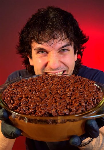La fanno TUTTI e ho capito perché..🤤 🍫Ingredienti: •4 Uova •200gr di Panna •350gr di Cioccolato Fondente •100gr di Zucchero Per la parte Croccante ho unito 200gr di Cioccolato Fondente a 150gr di Cornflakes Fatemi sapere se proverete a rifarla!♥️👀 #cucina #mousse #cioccolato #ricetteveloci
