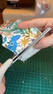 Still one of my favourite Dashwood Studio fabrics, after the Happy Fruit one used on my birthday bunting as I’m obsessed with that 🙈 I’m feeling like a little treat to some new fabrics. 90% of my range are floral which I love, but thinking of something different. Do you have any go to brands or ranges? ✨ 👉 Bunting for Koda made using my fabric garland template. I have a full tutorial and a template only version in my store if you’d like to make your own. Link in bio or comment ‘KODA’ and I’ll 