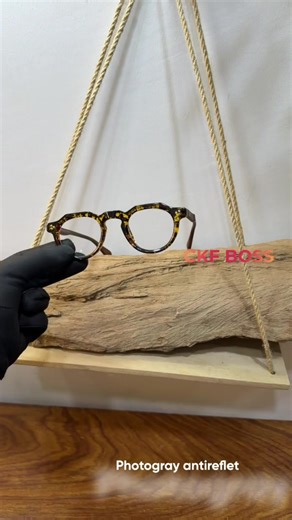 Vous oui vous ! Vous utilisez tik tok sans porter de lunettes Photogray ? Ok ok rendez-vous dans 3ans Fatigue oculaire cumulée, manque de sommeil... Jusqu'à venir nous présenter une ordonnance. Les lunettes coutent pas chères mais la vision oui