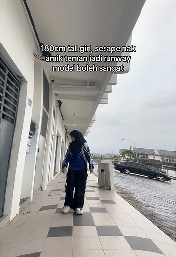 Runway Tips for 180cm Tall Girls in Modeling