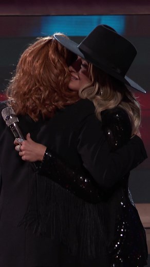 Reba McEntire Invites Lainey Wilson to Join Grand Ole Opry!