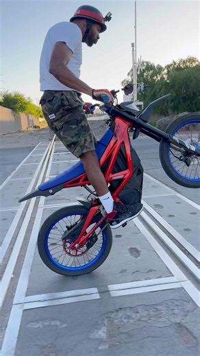 Outside 😮‍💨😂‼️ #ebike #emoto #srpnt #electricbike #bikelife