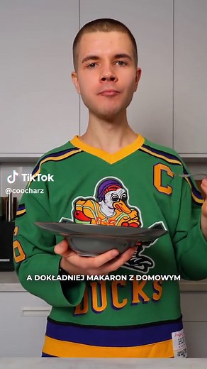 Jak zrobić domowe pesto z bazylii - przepis krok po kroku