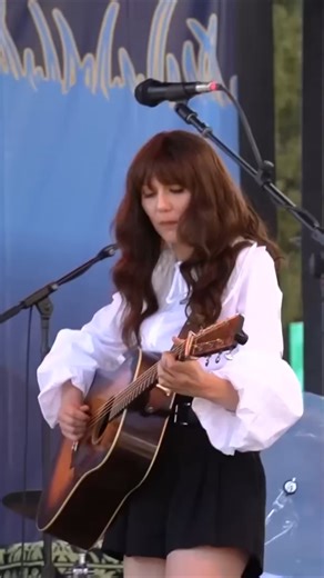 78K views · 1.6K reactions | Molly Tuttle - Dooley’s Farm #flatpicking #mollytuttle #bluegrass | World Bluegrass Day | Facebook