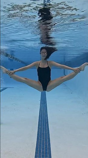 Underwater Ballet Dance: Straddle Jump | Stunning Water Move