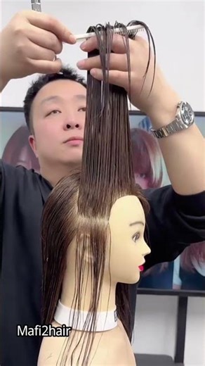 Learn this high-layered medium-length hairstyle in 1 minute.