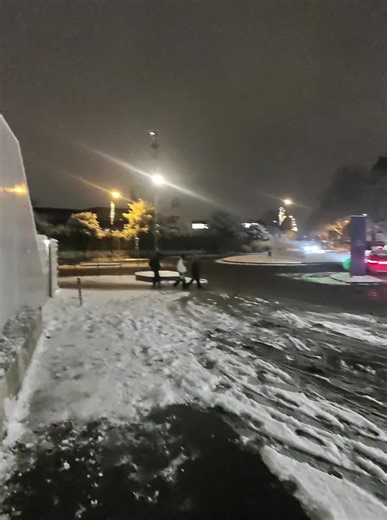 Bataille de Boules de Neige : Humour et Pranks