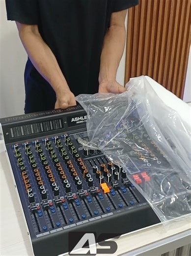 Unboxing the Ashley Hero-12 Mixer
