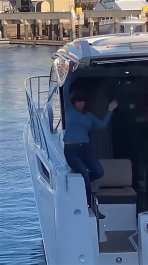 Boat fails on Instagram: "The Slowest Fall Ever. 😂 🎥 @thisishappeningofficial #boatfail #boatfails #boating #boatlife #drinking #drunk #drunkgirls #drunkidiots"