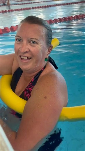 Meet Sally 💧 She absolutely loves her weekly water workouts — they’ve become her happy place! Just 11 months ago, Sally found it challenging to complete the 5k Park Run. Fast forward to today, and she’s recently smashed her first half marathon 🏃♀️🙌 Her consistency, positive attitude, and dedication in and out of the pool have truly paid off. Water training has helped her build strength, endurance, and confidence — and it shows! 💙 We work hard in the water so we function well on land! | Tania