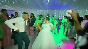 638K views · 14K reactions | Best Wedding Guests Dance #wedding #weddinginspiration #weddingday #weddingphotography #weddingdance | Dj Photo Booths | Facebook