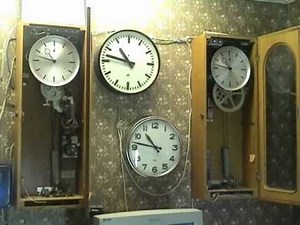 Master clock pendulum synchroniser