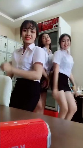 Nip slip down blouse hot girl doing tik tok - Subscribe for more