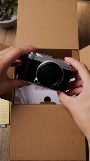 Ready to meet the X-M5? Catch our unboxing video for a first look at this incredible camera. Watch now to see what’s inside! 📷👀 #Fujifilm #FujifilmMy #xsummit #xsummitclaystudio2024 #FujifilmXM5 #XM5 #ColorYourMoment | FUJIFILM Malaysia