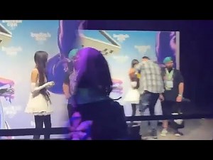 Emiru assaulted | Shocking TwitchCon Moment Caught on Camera