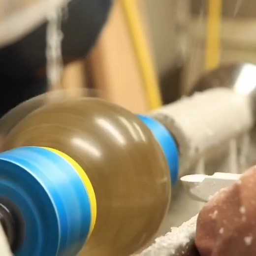 Finishing turning sphere #woodturning #fyp #satisfying #epoxy #lathe